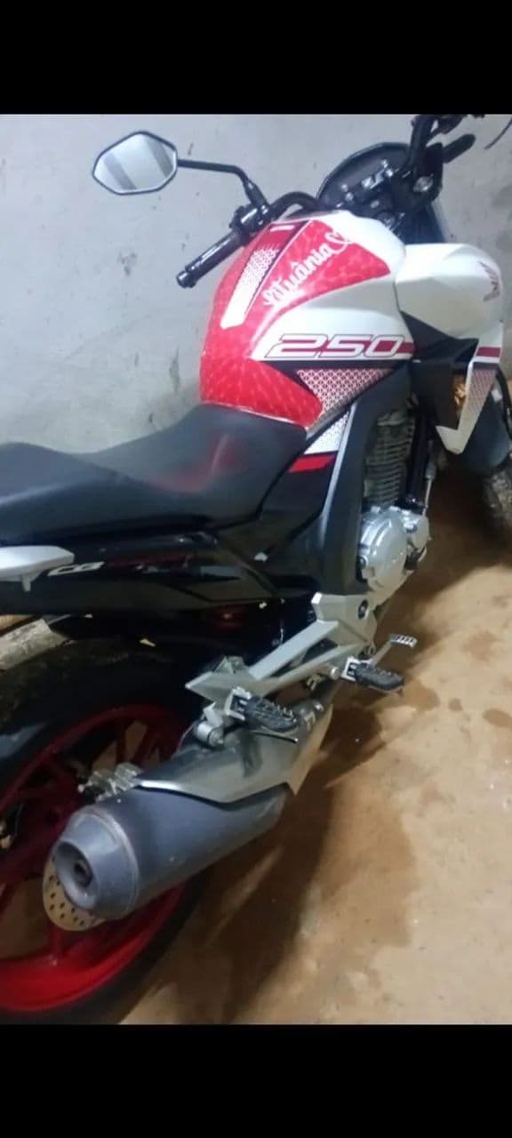 Cb 250 