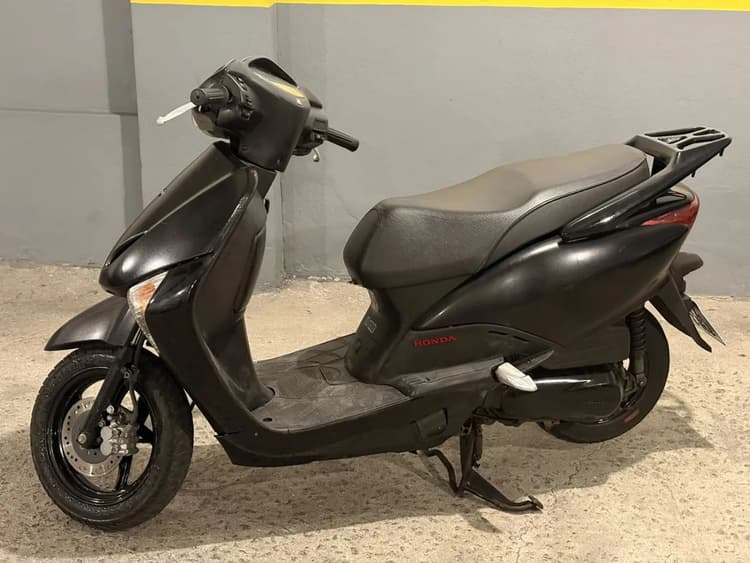 Honda lead  2010 