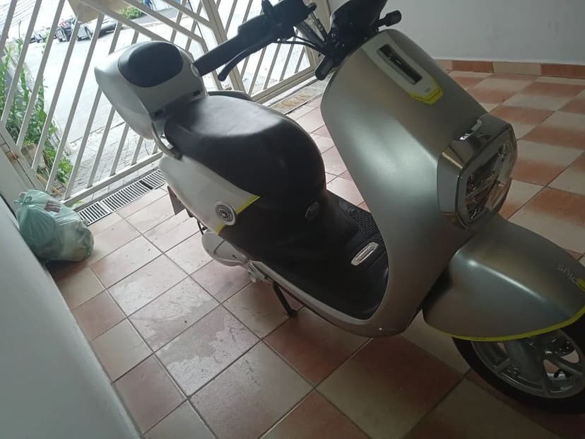 Scooter eletrônica aima 