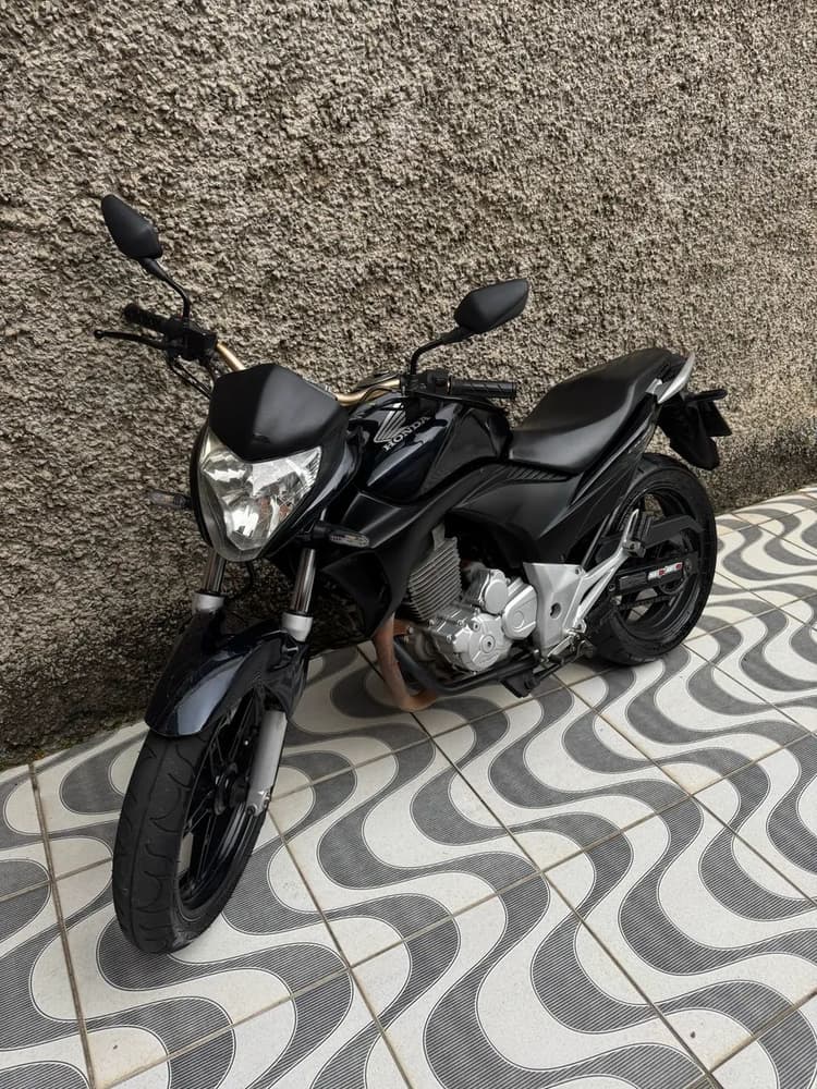 Cb 300
