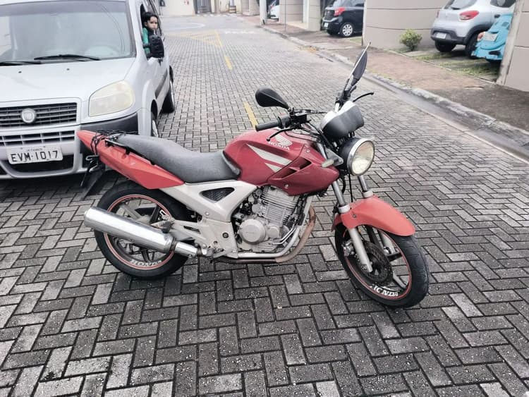 Moto em perfeito estado 