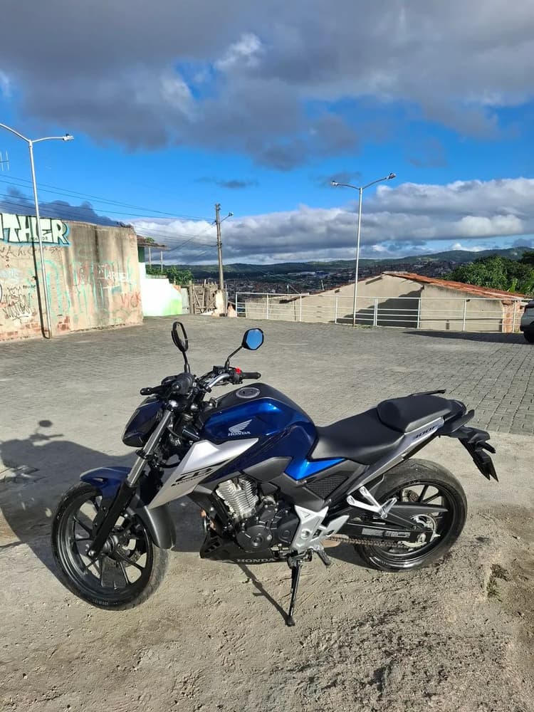 CB 300F Twister 