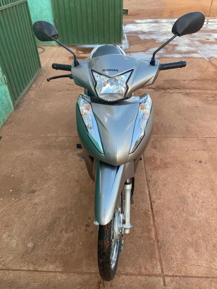  Moto Biz super conservada. 