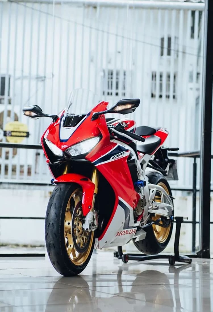 HONDA CBR 1000RR (FIREBLADE SP)