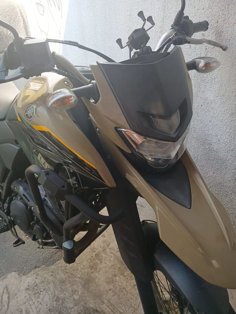Vendo moto particular 