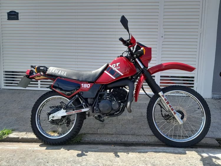 Dt 180 ano 1985