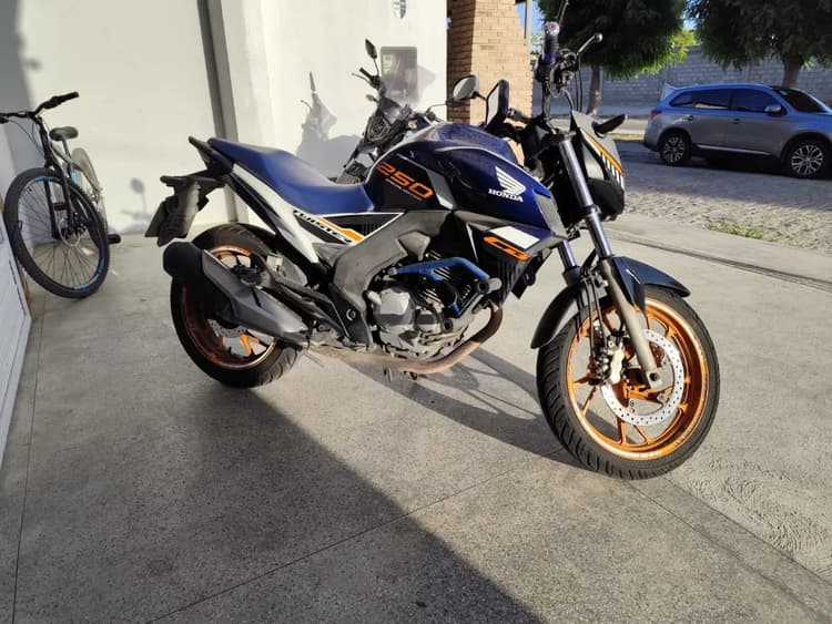 Vendo Twister 250 edição especial 2020