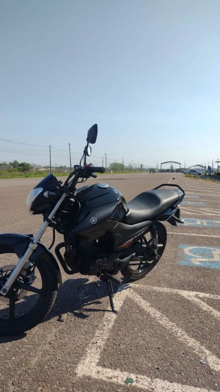 Moto Yamaha Impecável.