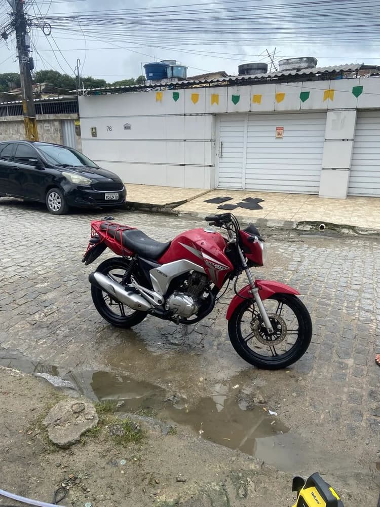 Titan 150 vermelha 2014