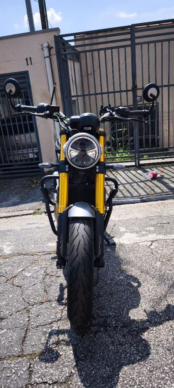 Speed 400 Triumph, SUPER NOVA 