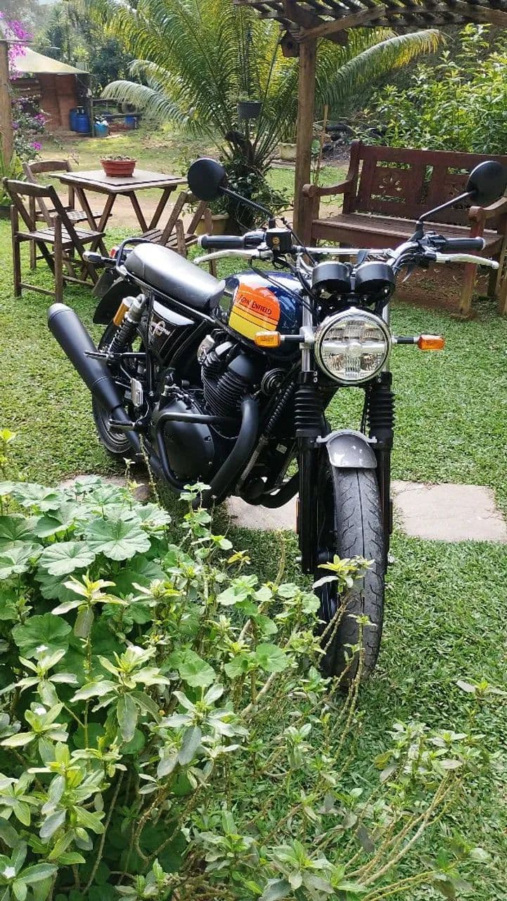 Moto impecável