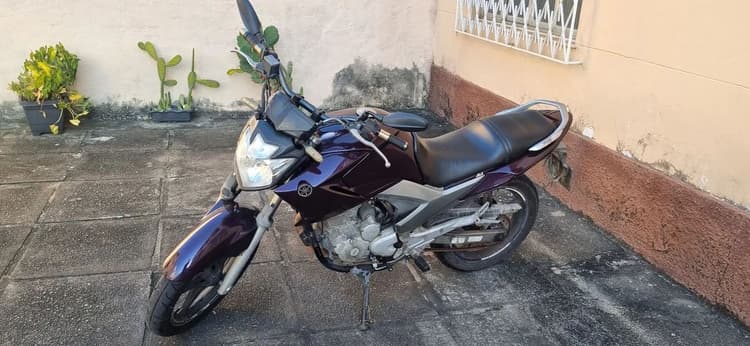 Fazer 250 roxa
