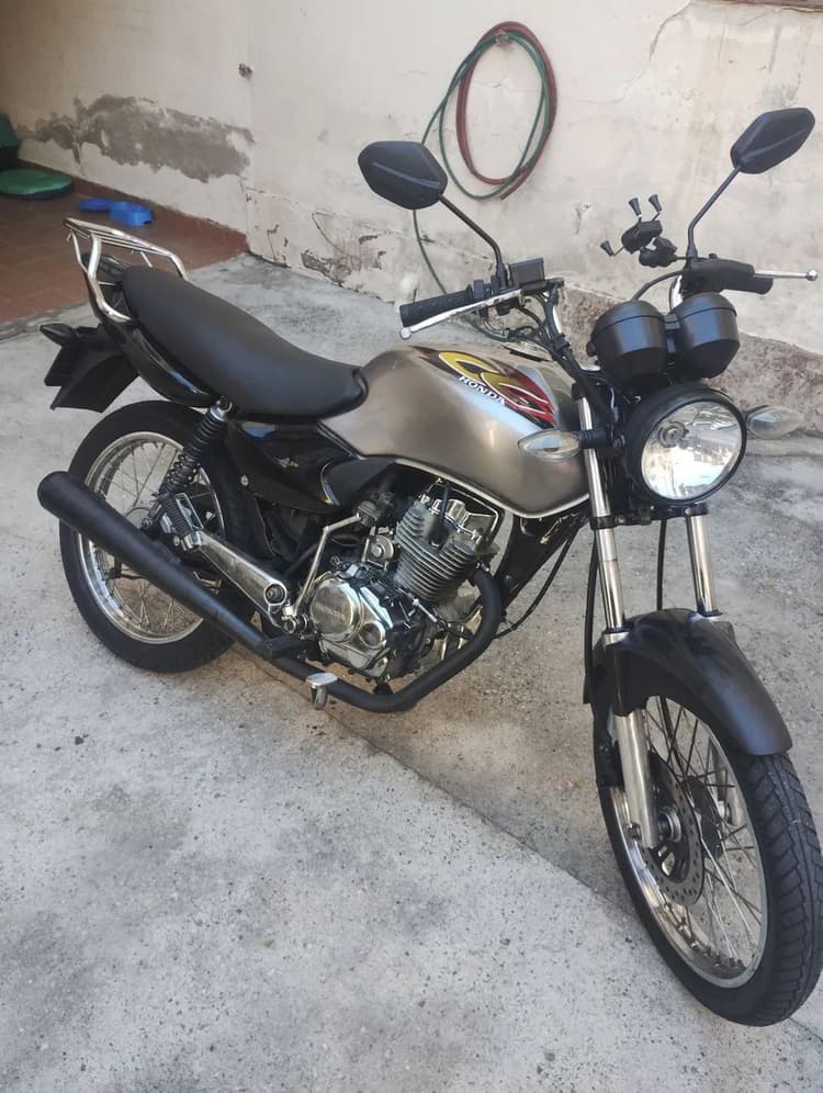 Titan 125 ES
