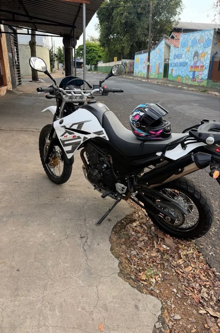 Vendo XT 66 impecável