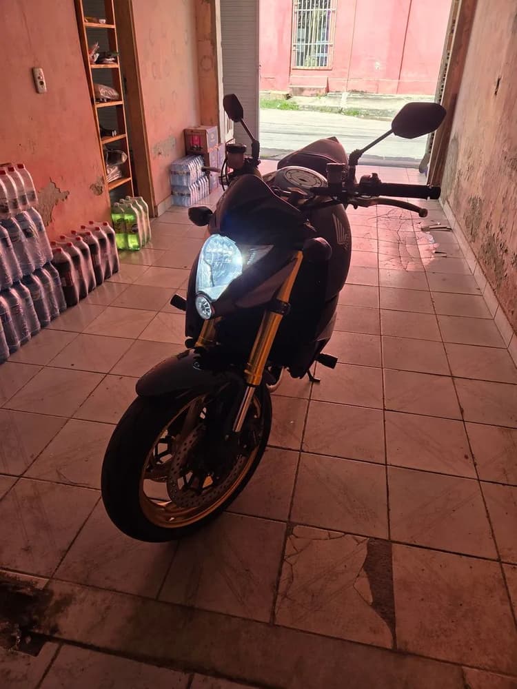 Cb 1000r  