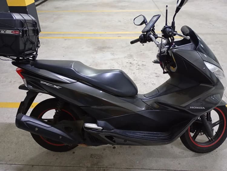 PCX 150 cc 2017, bem conservada 