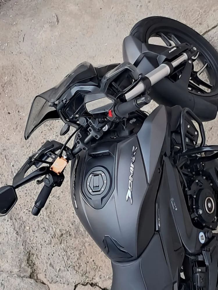 Bajaj D400 (leia o anúncio)