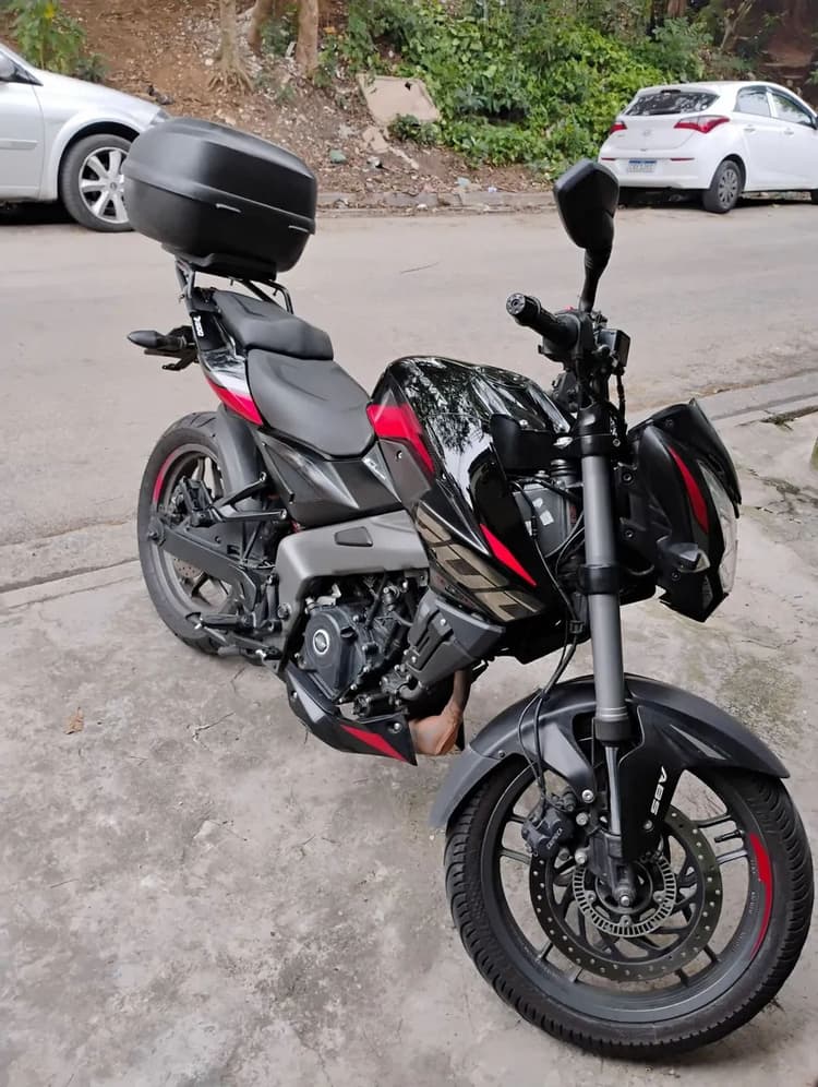 Bajaj dominar 200