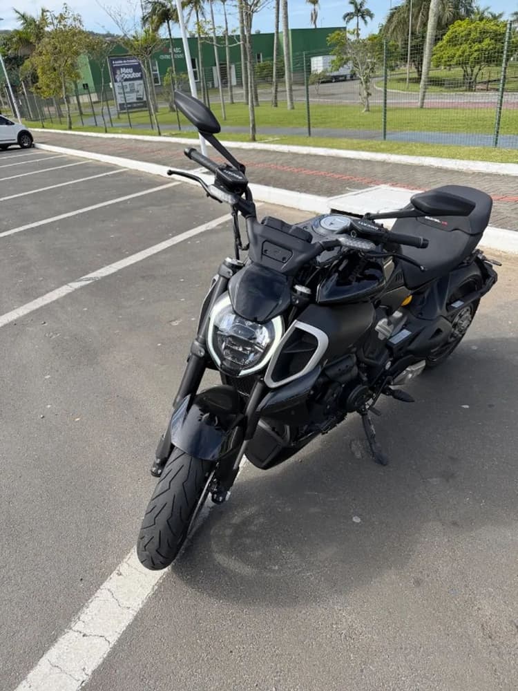 Diavel V4 2025