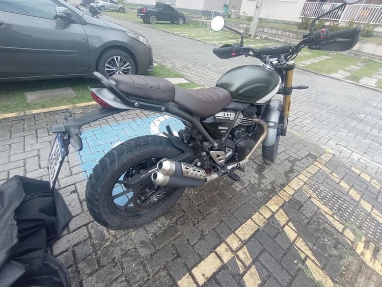 Vendo moto muito nova.