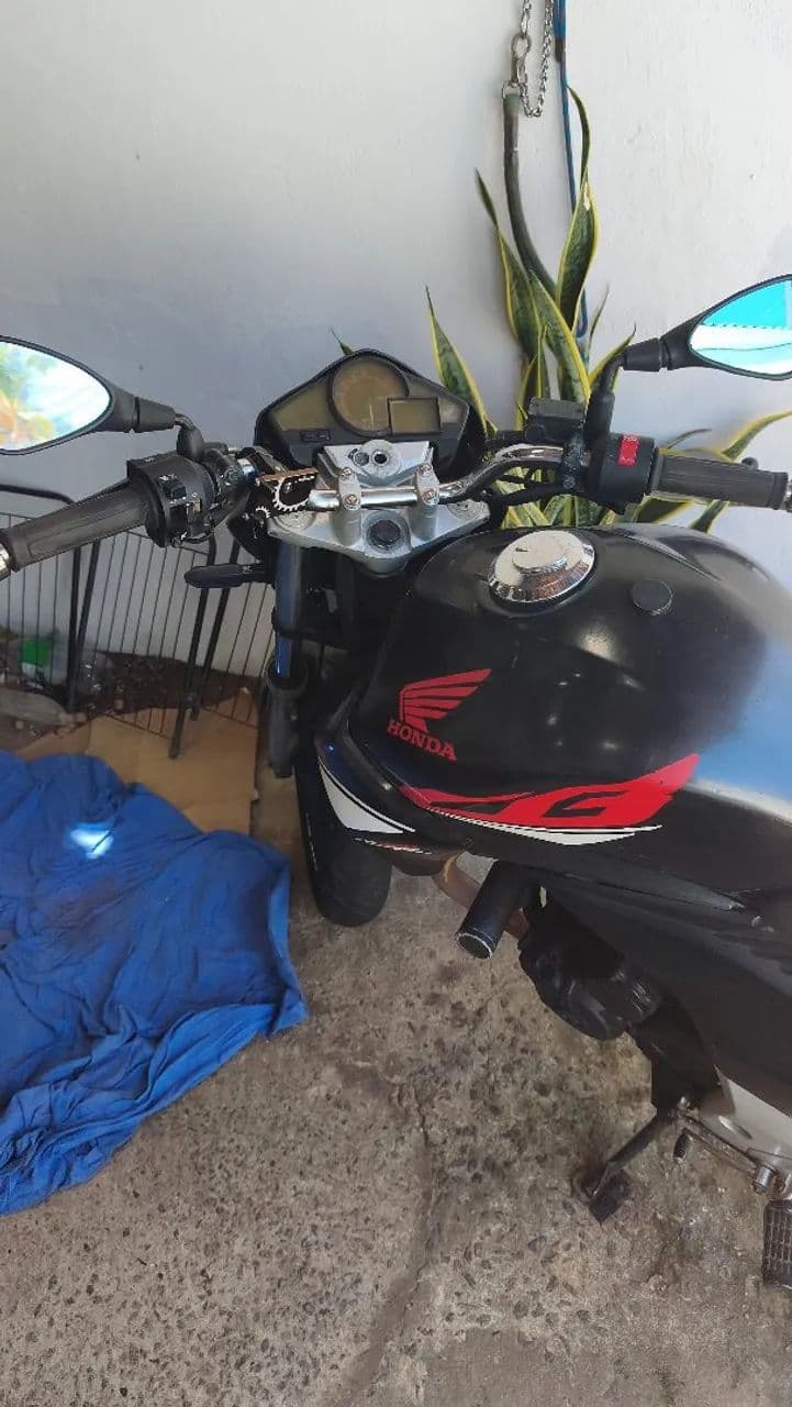 Cb 300 atrasada para interior