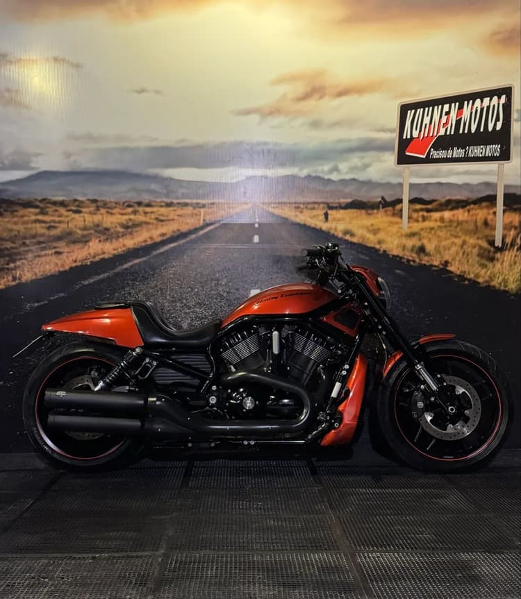 HARLEY-DAVIDSON NIGHT-ROD 2015