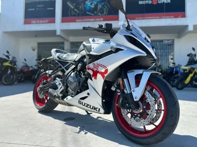 Suzuki GSX-8R okm