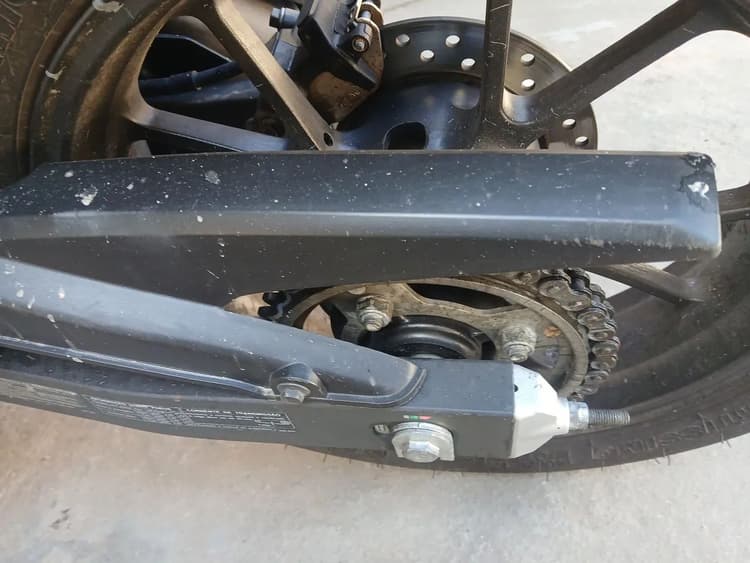 Moto 300