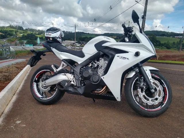 OPORTUNIDADE - CBR 650F 