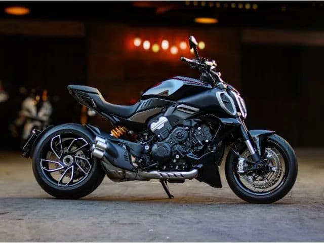 DUCATI DIAVEL V4