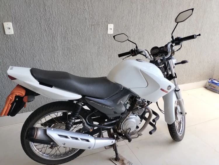 YBR factor 125 Branca 