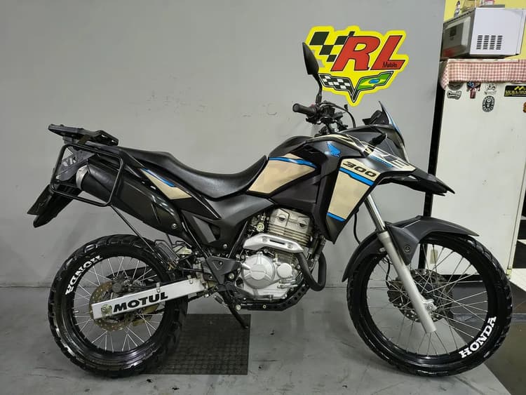XRE 300 adventure