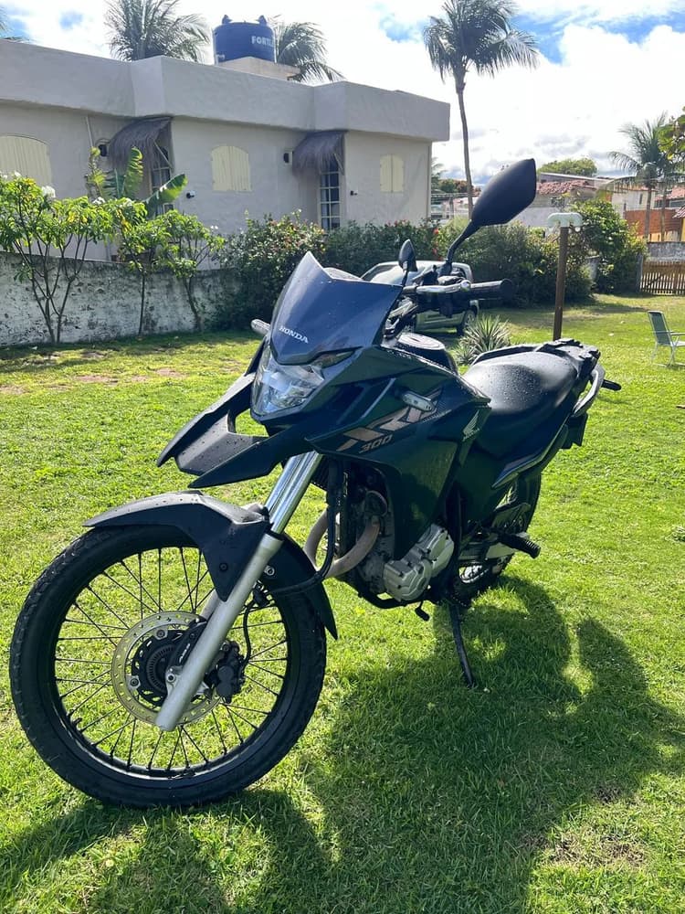 Xre 300 2023