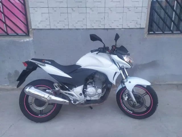 Cb 300 branca 2012