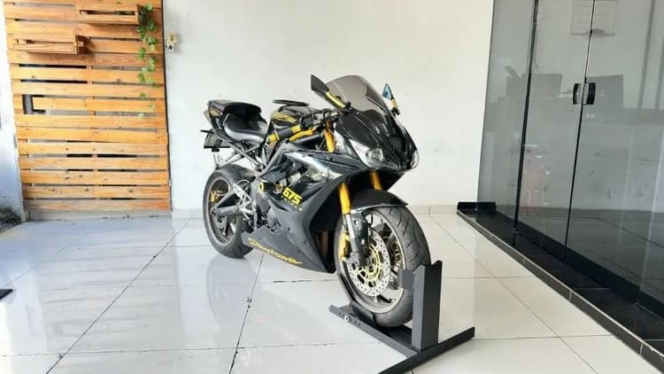 TRIUMPH DAYTONA 675 TRIPLE 2009 PRETA COM 38.000 KM 