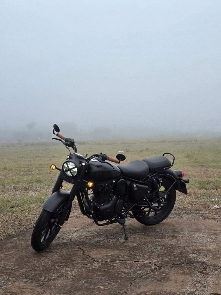 Classic Dark Stealth 350 2026