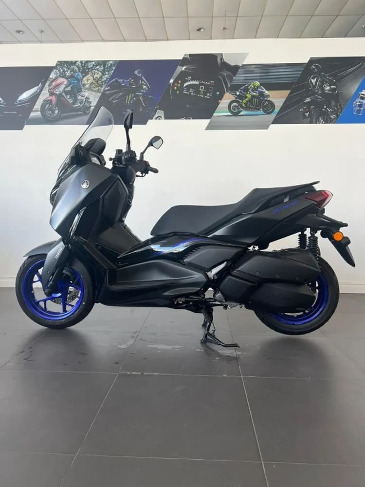 XMAX 300