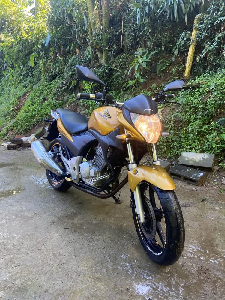 Cb300 ano 2011