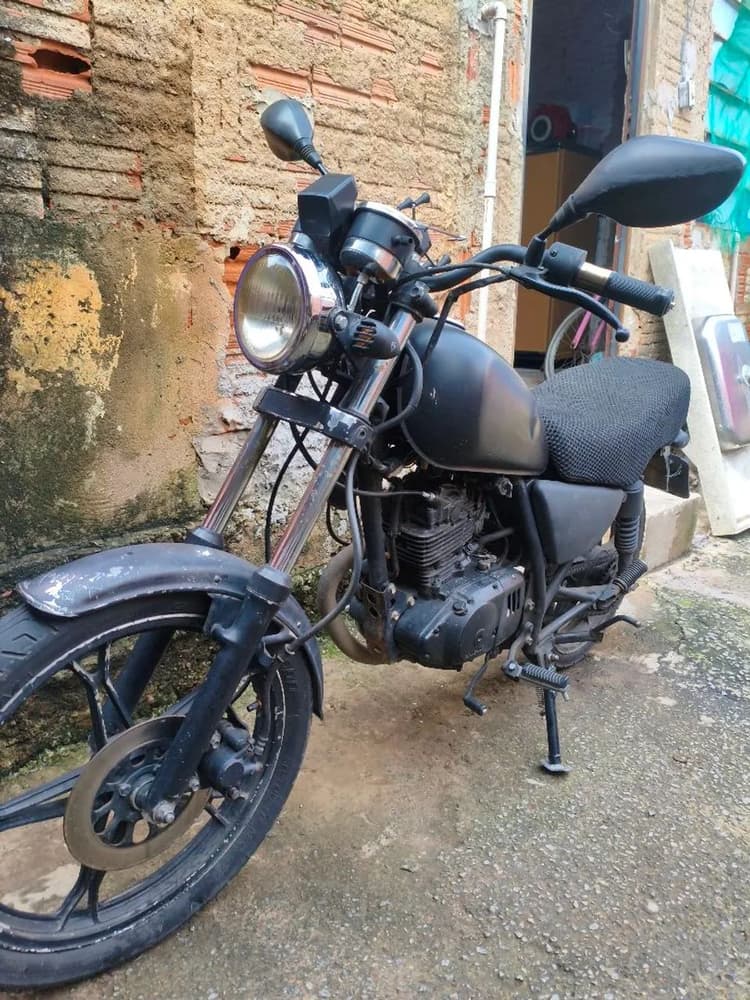 Intruder 125 com documento em dia e motor bom 