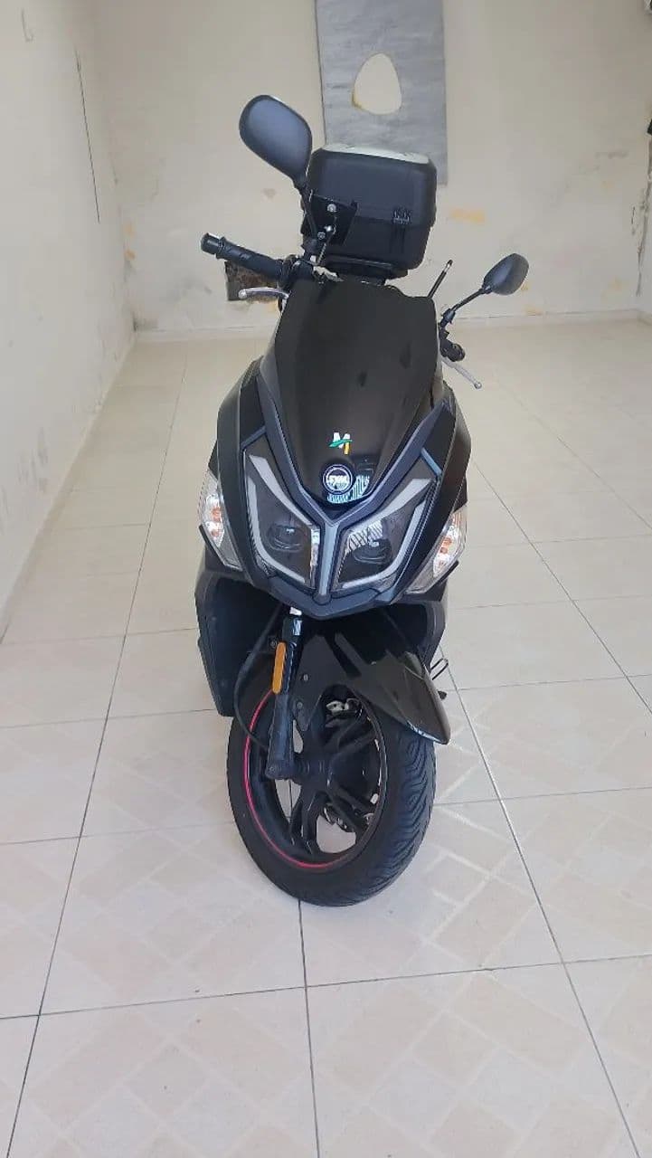 Vendo moto lindíssima 