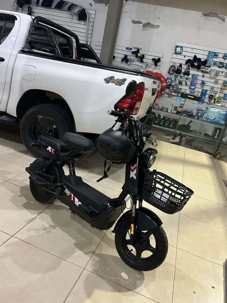 Moto elétrica semi nova