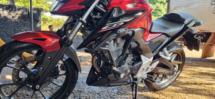 Cb300f abs moto sem detalhes 