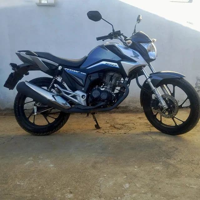 Titan 160 com baixa quilometragem 