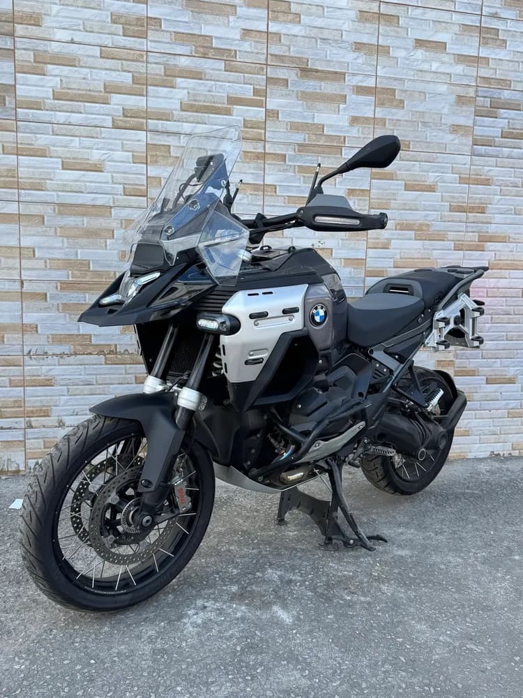 Gs 1300 triplo black ( AUTOMATICA)
