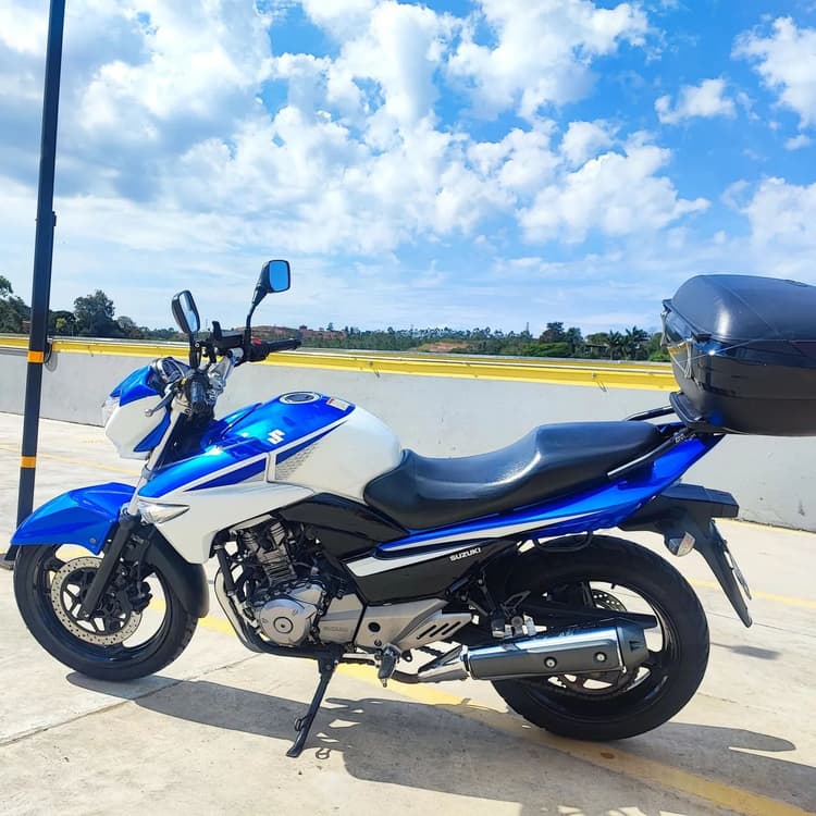 SUZUKI INAZUMA 2015