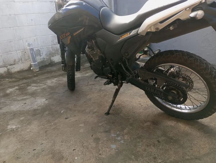 Lander 250 super conservada 