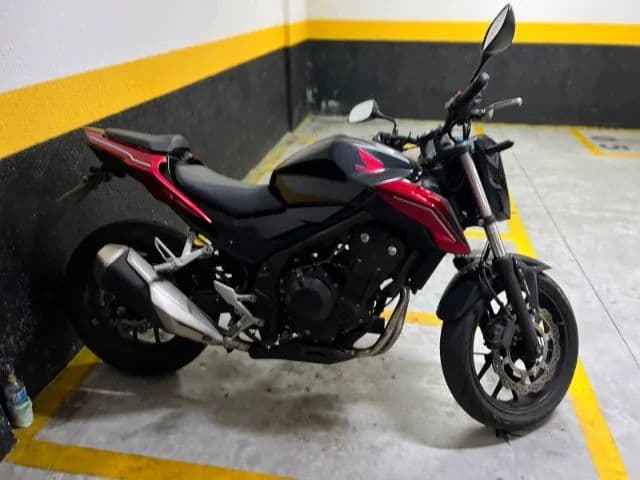 Moto impecável.