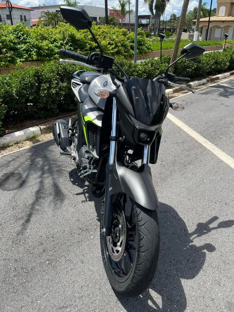 FZ25 