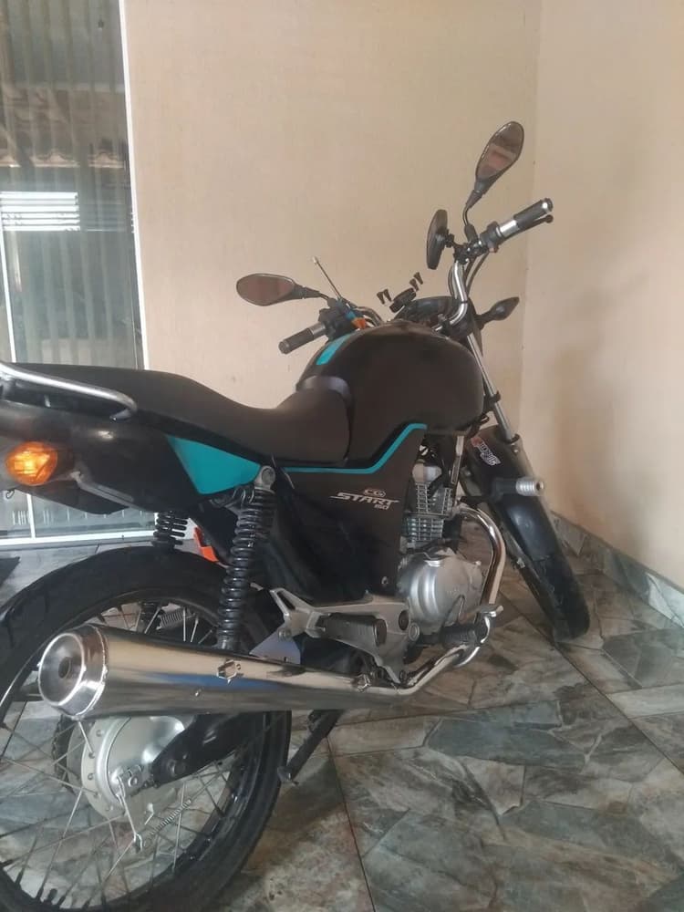 Moto impecável 