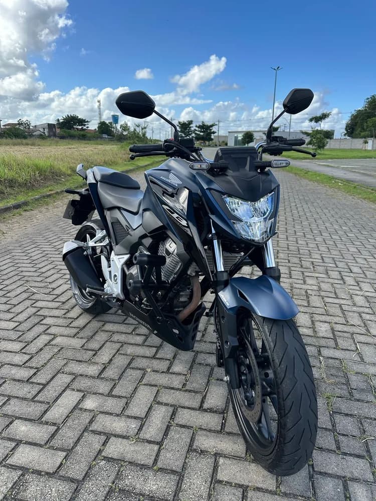 VENDE-SE CB300F 2025